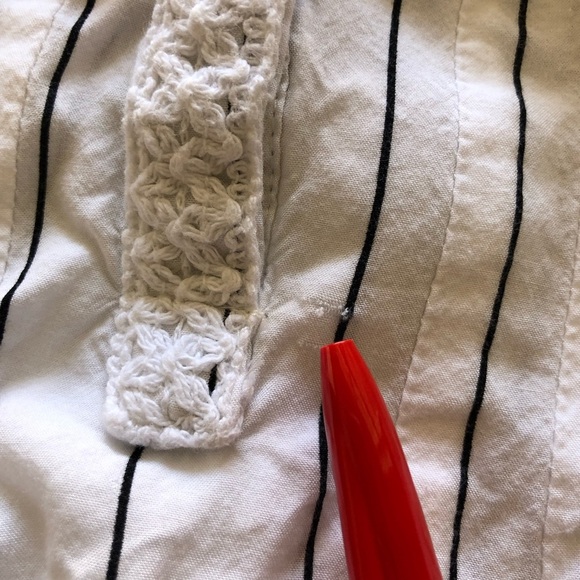 Bailey & Chloe Women Blouse Size M Stripes V Neck Roll tab Sleeve Flowy Summer - Picture 15 of 15